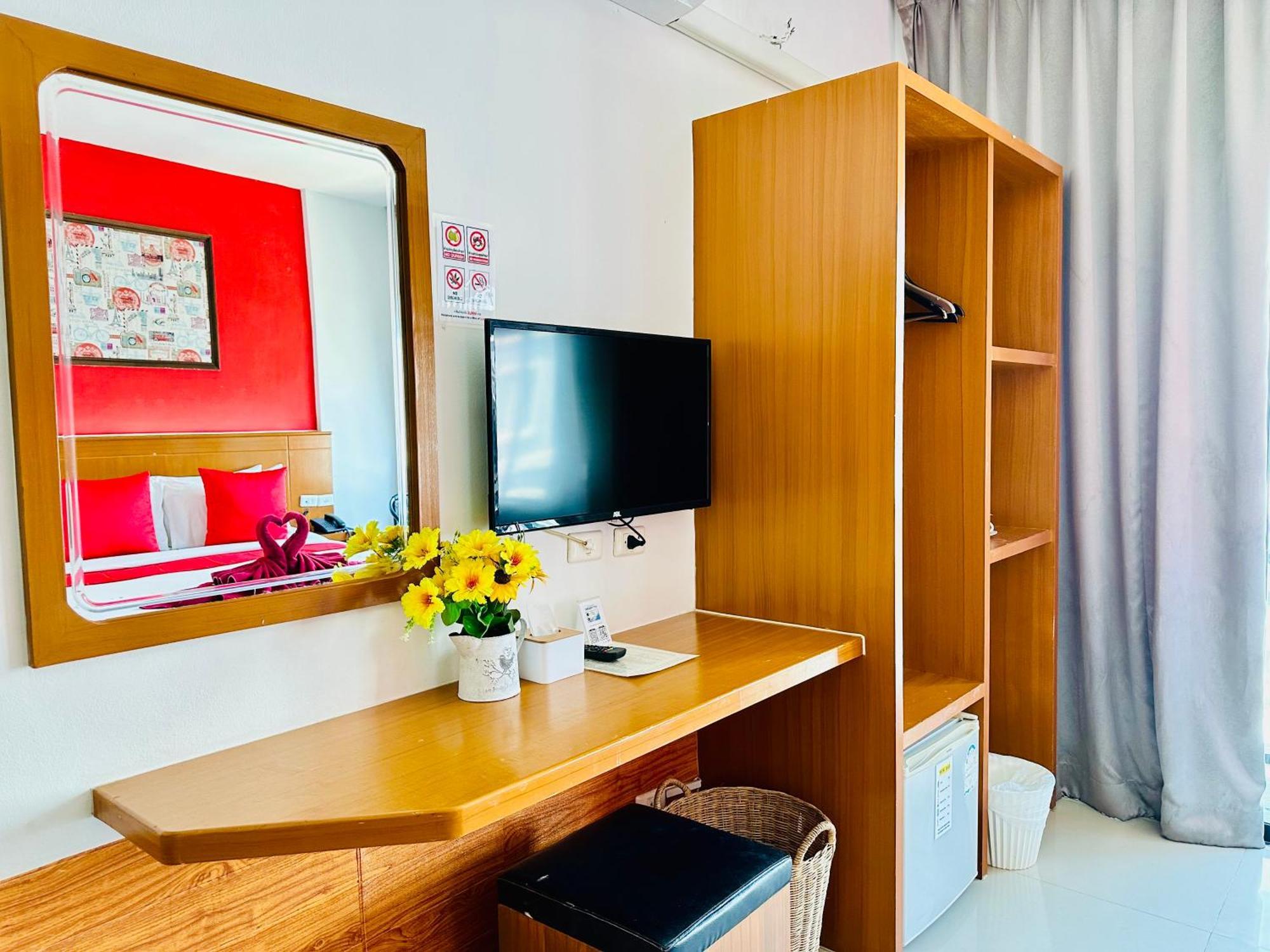Pj Patong Resortel Екстериор снимка