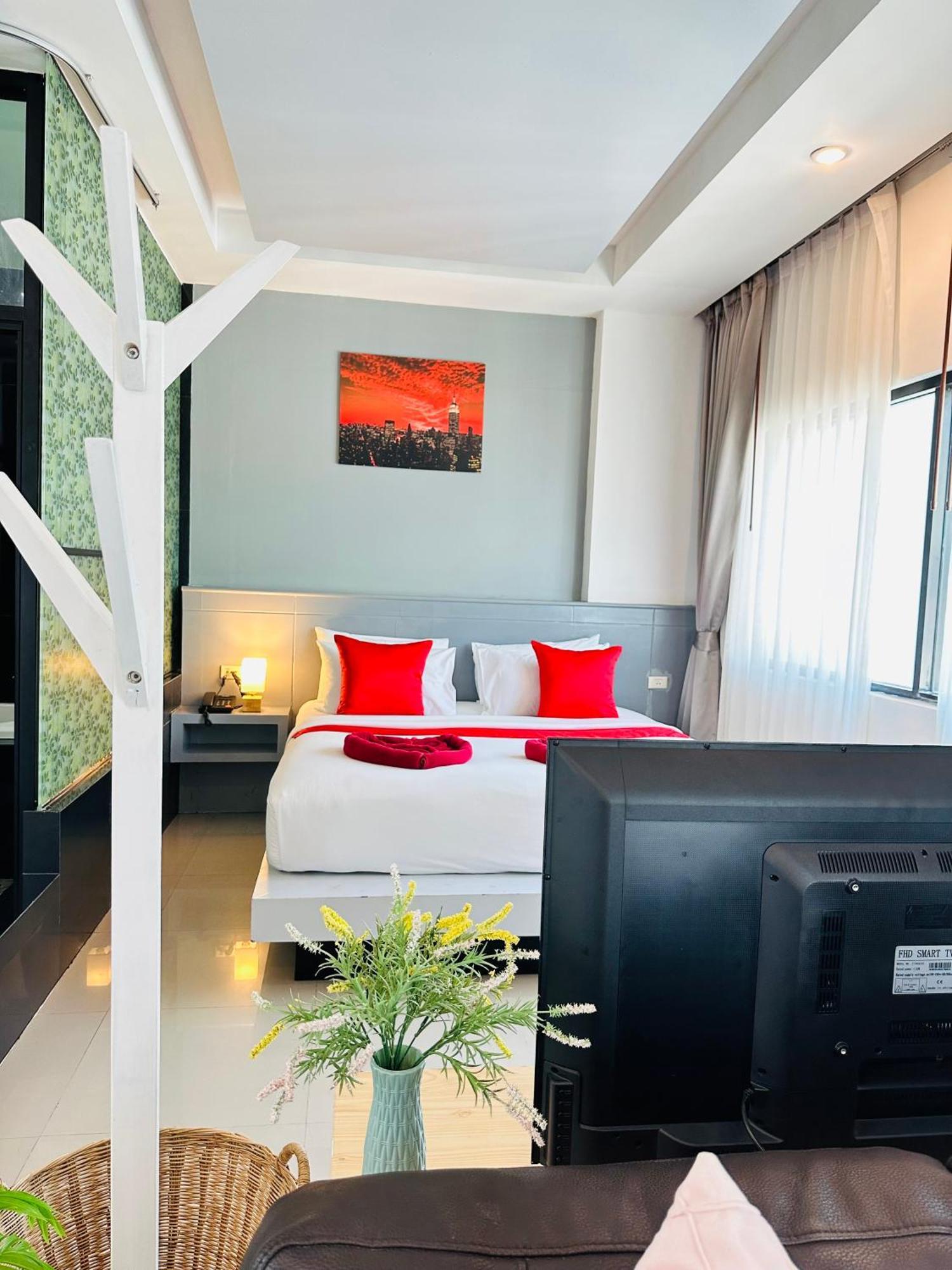 Pj Patong Resortel Екстериор снимка