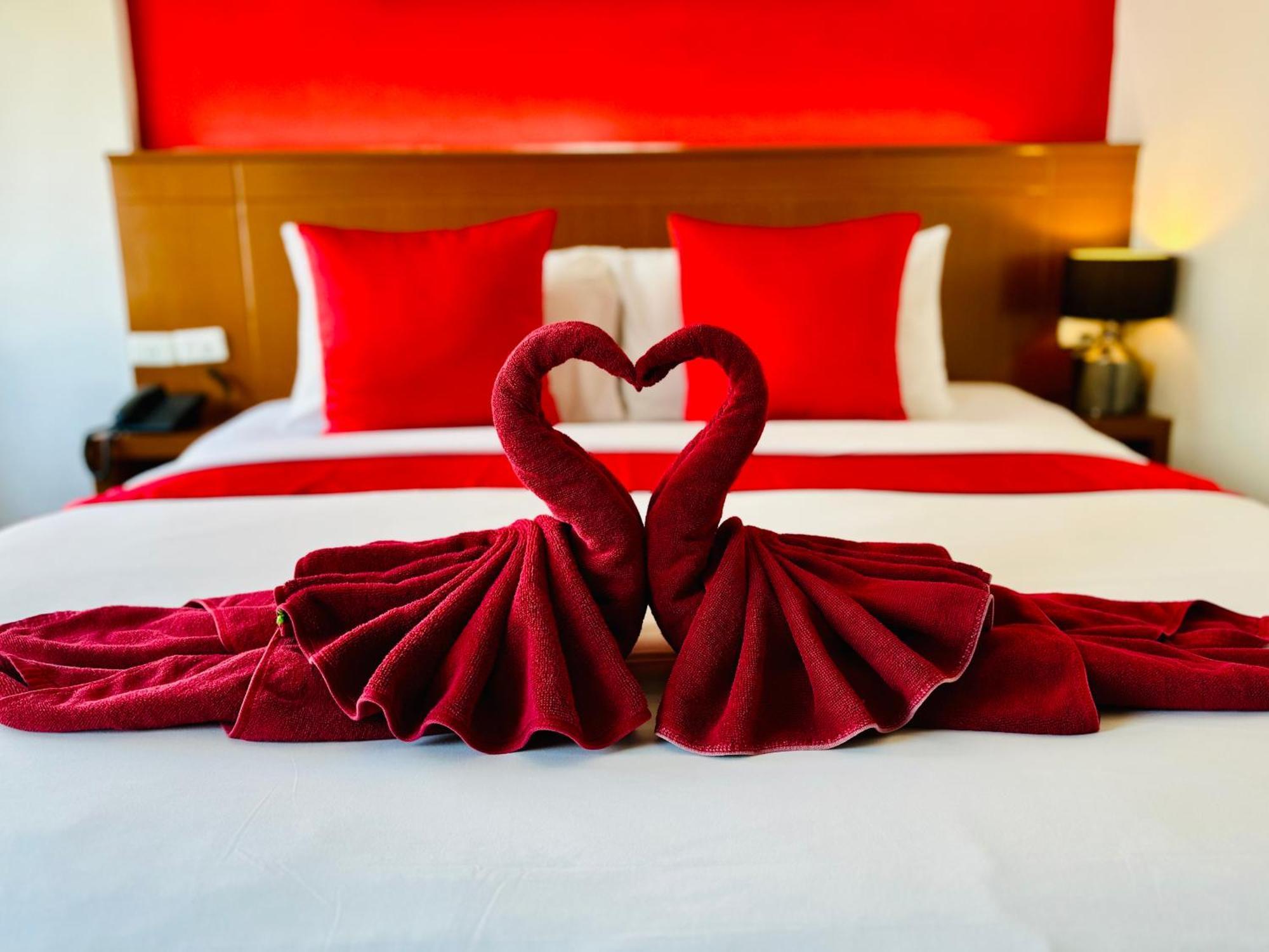Pj Patong Resortel Екстериор снимка